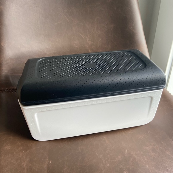 Tupperware Bread Bin - Picture 1 of 3